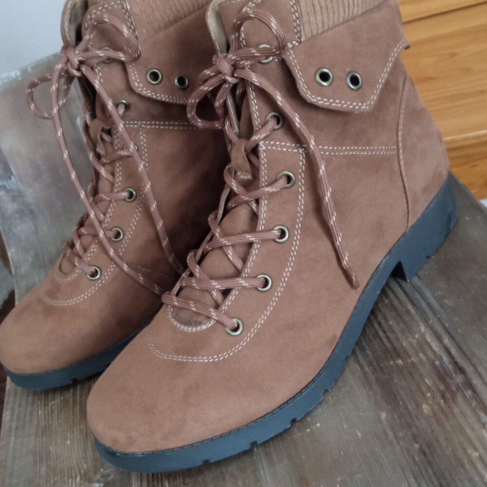 St. John's Bay Women's Size 7 Yumma Stacked Heel Lace Up cognac Boots NEW!